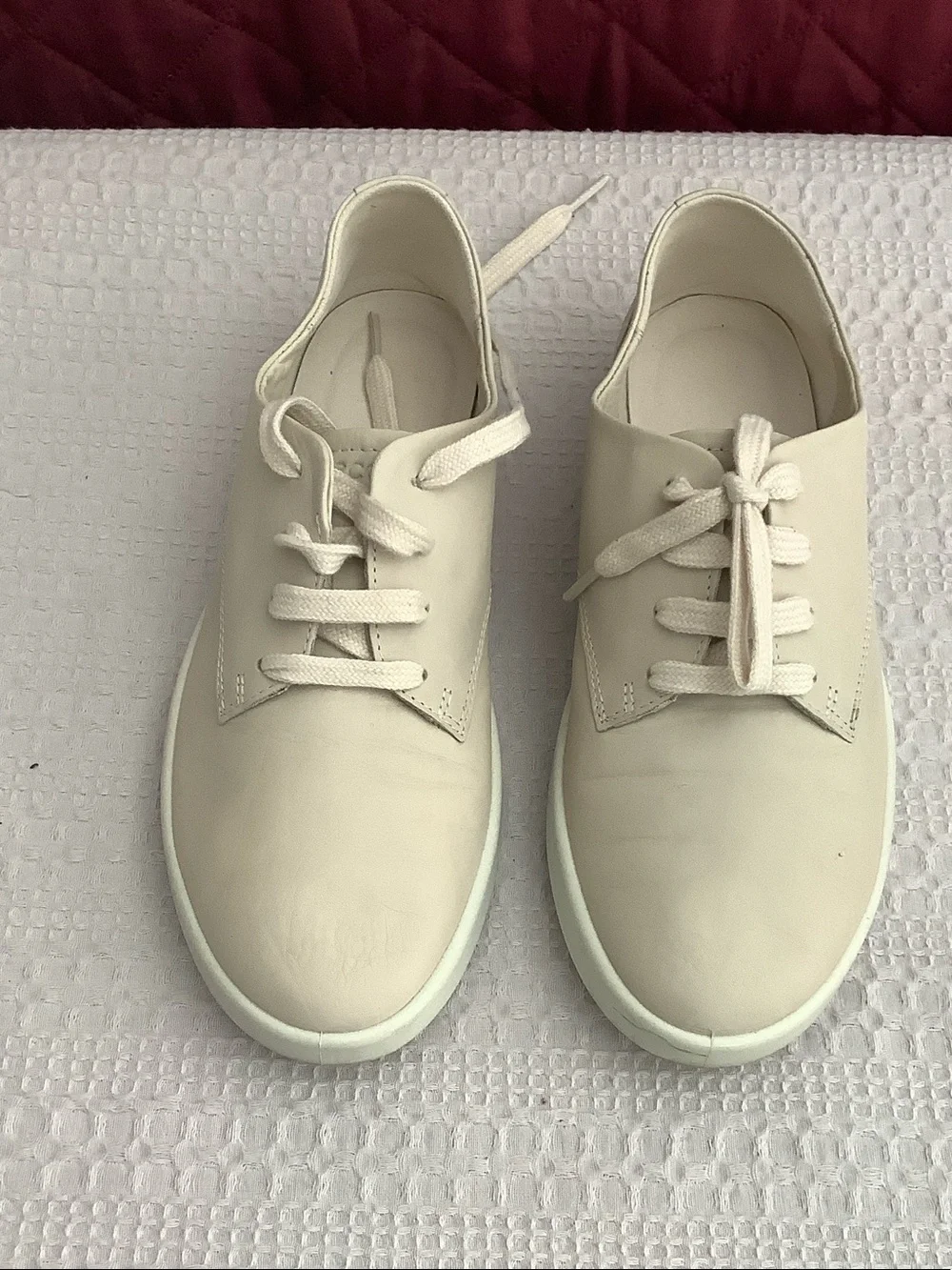 Ecco Cream Leather Lace-Up Athletic Sneakers